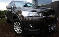 Tampilan lampu depan yang sedikit besar membantu tampilannya kian gagah dan sporty. Pada facia belakang juga terlihat kuat dan knalpot yang dilaposi krom. Reno Hastukrisnapati/detikFoto.