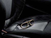 Kacamata tersebut dikembangkan oleh Designworks, sebuah anak perusahaan BMW dan beberapa perusahaan teknologi, antara lain Qualcomm. Pool/dok MINI.
