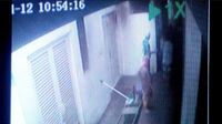 4 Penampakan Rombongan Misterius di CCTV Saat Buang Orok di SPBU 4 Penampakan Rombongan Misterius di CCTV Saat Buang Orok di SPBU