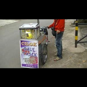 Melacak Sosok Matkiding yang Tenar di YouTube dengan Video Jakarta Street Food