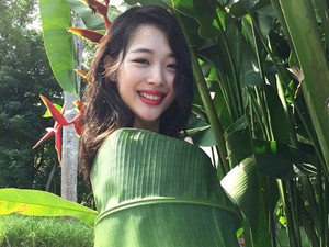 Sulli f(x) Main-main ke Bali untuk Pemotretan Majalah