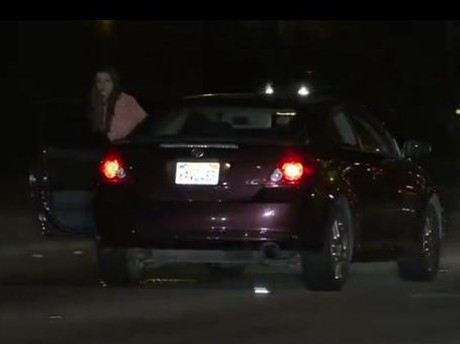 Mabuk, Wanita Ini Pipis di Tengah Jalan Tol