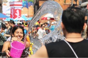 Perang Air Songkran Digelar di Thailand, Saatnya Ikutan!