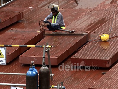 Plat Baja Tutup Galian MRT untuk Tambah Jalur Mobil