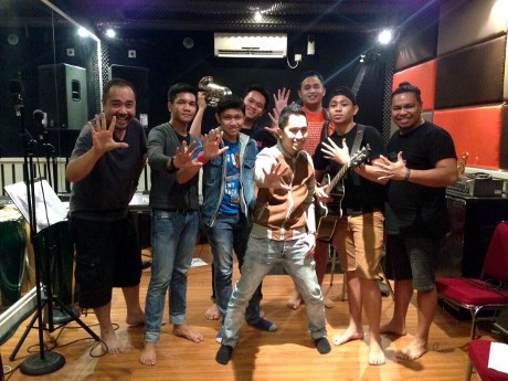 Perkenalkan S5, Boyband yang Lihai Main Alat Musik