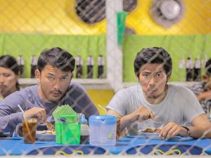 Rio Dewanto Puitis, Donny Alamsyah Renang di Danau Toba Demi Bulan Di Atas Kuburan