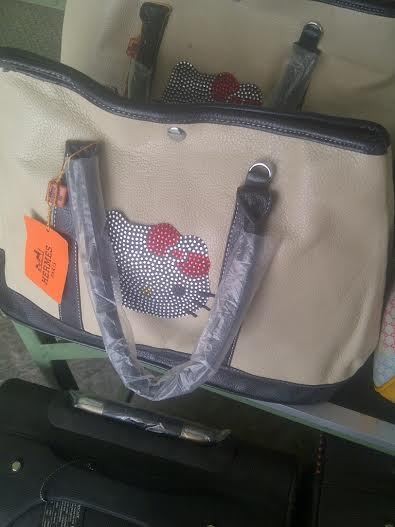 Produk Bermerek Tiruan Asal China, Tas Mewah Hingga Jam Tangan