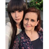 Naomi dan ibunya yang bule. (Dok: Instagram @naomisquirrel)