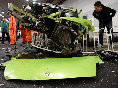 Lamborghini dan Ferrari Tabrakan di Tiongkok