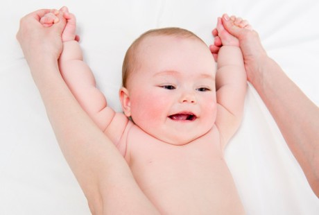 Meski Belum Ada Gigi, Kebersihan Mulut Harus Dibiasakan Sejak Bayi