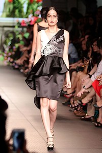 Lotuz by Yosep Sinudarsono. Plaza Indonesia Fashion Week 2015 at Plaza Indonesia Lt.2. Jakarta. [Foto: Mohammad Abduh/Wolipop]