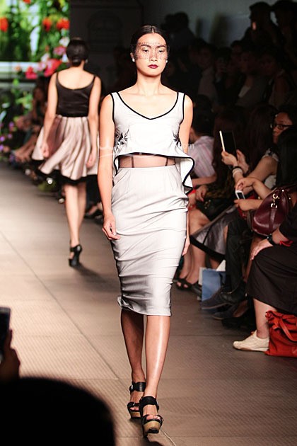 Lotuz by Yosep Sinudarsono. Plaza Indonesia Fashion Week 2015 at Plaza Indonesia Lt.2. Jakarta. [Foto: Mohammad Abduh/Wolipop]