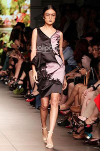 Lotuz by Yosep Sinudarsono. Plaza Indonesia Fashion Week 2015 at Plaza Indonesia Lt.2. Jakarta. [Foto: Mohammad Abduh/Wolipop]