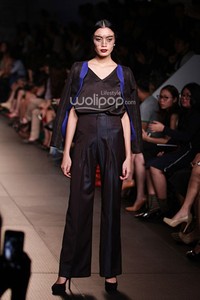 Lotuz by Yosep Sinudarsono. Plaza Indonesia Fashion Week 2015 at Plaza Indonesia Lt.2. Jakarta. [Foto: Mohammad Abduh/Wolipop]