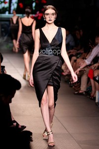 Lotuz by Yosep Sinudarsono. Plaza Indonesia Fashion Week 2015 at Plaza Indonesia Lt.2. Jakarta. [Foto: Mohammad Abduh/Wolipop]