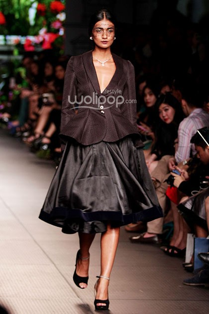 Lotuz by Yosep Sinudarsono. Plaza Indonesia Fashion Week 2015 at Plaza Indonesia Lt.2. Jakarta. [Foto: Mohammad Abduh/Wolipop]