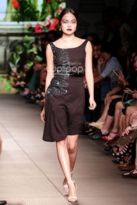 Lotuz by Yosep Sinudarsono. Plaza Indonesia Fashion Week 2015 at Plaza Indonesia Lt.2. Jakarta. [Foto: Mohammad Abduh/Wolipop]
