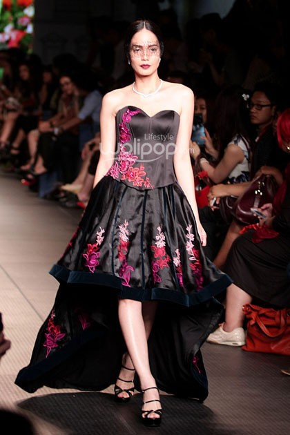 Lotuz by Yosep Sinudarsono. Plaza Indonesia Fashion Week 2015 at Plaza Indonesia Lt.2. Jakarta. [Foto: Mohammad Abduh/Wolipop]