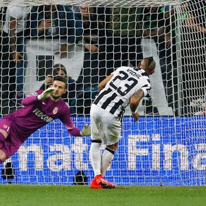 Pelatih Monaco Gugat Penalti Vidal
