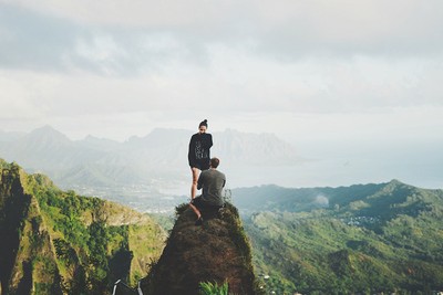 Hebat! Lamar Kekasih di Puncak Gunung Sampai Dasar Gua