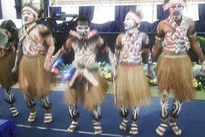 Rela Jauh-jauh ke Lembah Baliem Demi Suku Dani Nan Unik