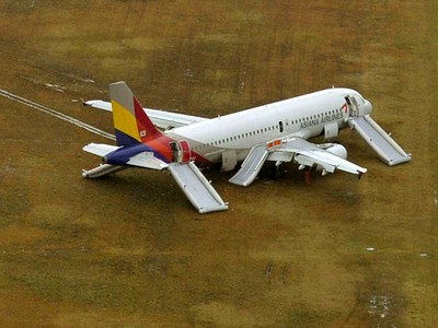 Asiana Airlines Tergelincir, 23 Orang Terluka