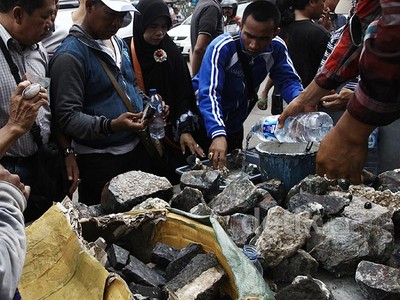Begini Suasana Demam Akik di Rawabening