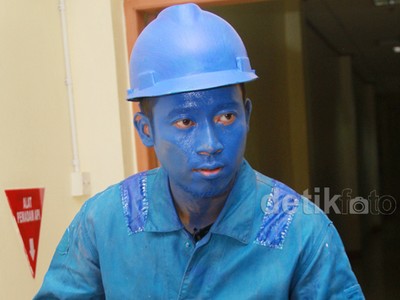 Denny Cagur Membiru
