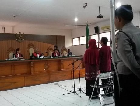 Keriuhan Sidang Vonis Bupati Karawang dan Senyum Nurlatifah