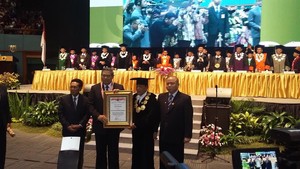 Hadiri Dies Natalis ke-54 Universitas Moestopo, SBY Dianugerahi 3 Gelar