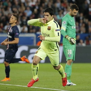 Suarez Dua Gol, Barca Kalahkan PSG 3-1