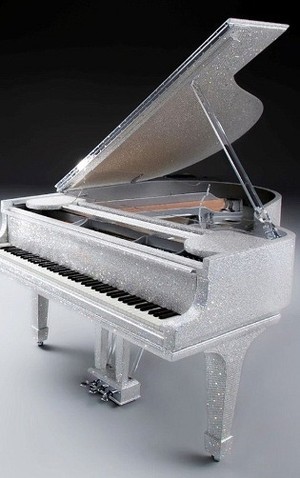 Piano Rp 8 Miliar, Berhias Setengah Juta Kristal Swarovski
