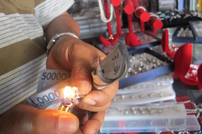 Begini Cara Mengetes Keaslian Mutiara Lombok