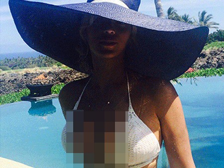 Emily Ratajkowski Topless (Lagi), Beyonce Liburan di Hawaii Emily Ratajkowski Topless (Lagi), Beyonce Liburan di Hawaii