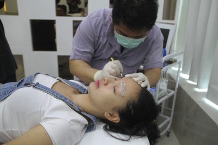 Permak Alis, Zaskia Gotik Izin Calon Suami