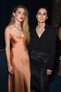 Ia juga berfoto bersama Direktur Desain dari Tiffany & Co., Francesca Amfitheatrof. Dimitrios Kambouris/Getty Images/detikFoto.