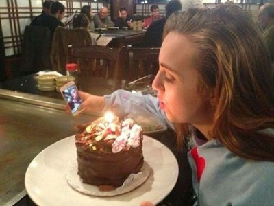 Seribu Satu Gaya Absurd Selfie