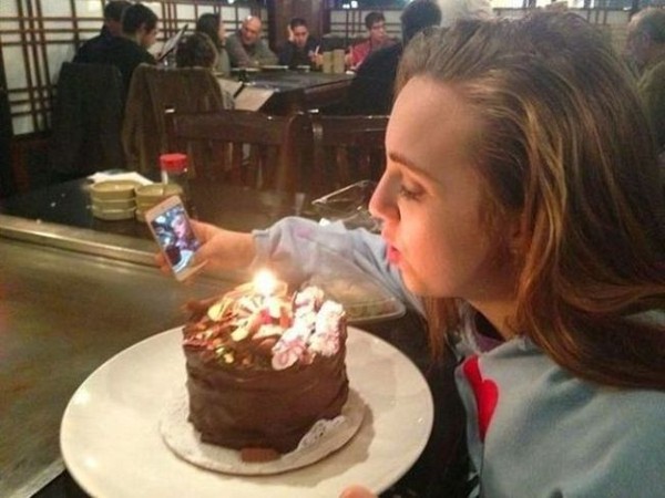 Seribu Satu Gaya Absurd Selfie