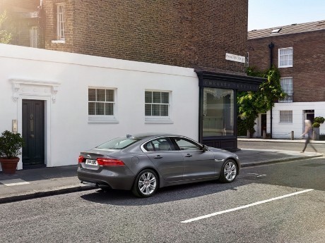 Di Inggris, Sedan Jaguar XE Dibanderol Rp 516 Jutaan