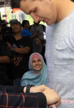 Senyum Risty Tagor Merekah saat Pengajian