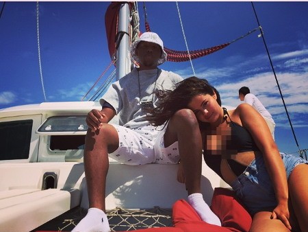 Uh Lala... Seksinya Selena Gomez Kenakan Baju Renang