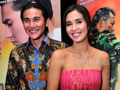 Keserasian Vino dan Marsha di Premiere Film ToBa Dreams