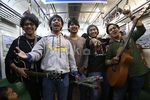 d'Masiv Ngamen di Commuter Line