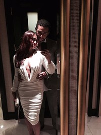 Hubungan asmara Agnez dan Devin pertama kali berhembus ketika Devin mengunggah foto mesranya dengan Agnez di perayaan hari ulang tahunnya yang ke-25 pada 23 November 2014 lewat Facebook.(Facebook/Devin Wiggins)