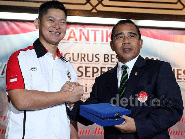 Tono Suratman Lantik Pengurus Baru PB ISSI