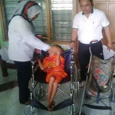 Pemkot Surabaya Beri Bantuan Kursi Roda ke Bocah Difabel