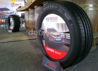 Dengan mengadopsi teknologi kompon dan desain terkini, performa GT Radial Savero SUV lebih andal melakukan manuver di kondisi jalan basah. Ban yang memiliki empat alur utama pada pola tapak bannya dapat menepis air dengan sangat cepat serta mencegah efek hydroplaning saat melewati jalan basah.