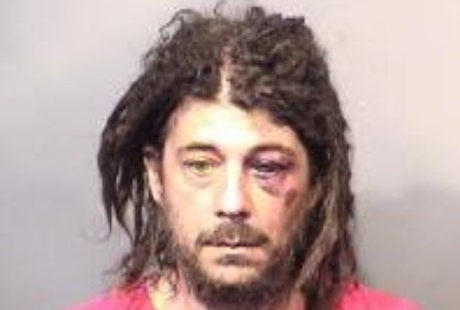 Teler, Pria Ini Ngaku Sebagai Thor Lalu Bercinta dengan Pohon