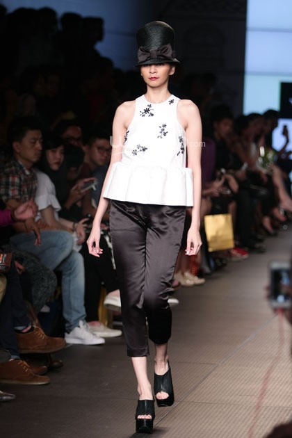 Yosafat Dwi Kurniawan. Plaza Indonesia Fashion Week 2015 at Plaza Indonesia Lt.2. Jakarta. [Foto: Mohammad Abduh/Wolipop]