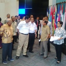 Keintiman Luhut dan JK di Peringatan ke-60 KAA